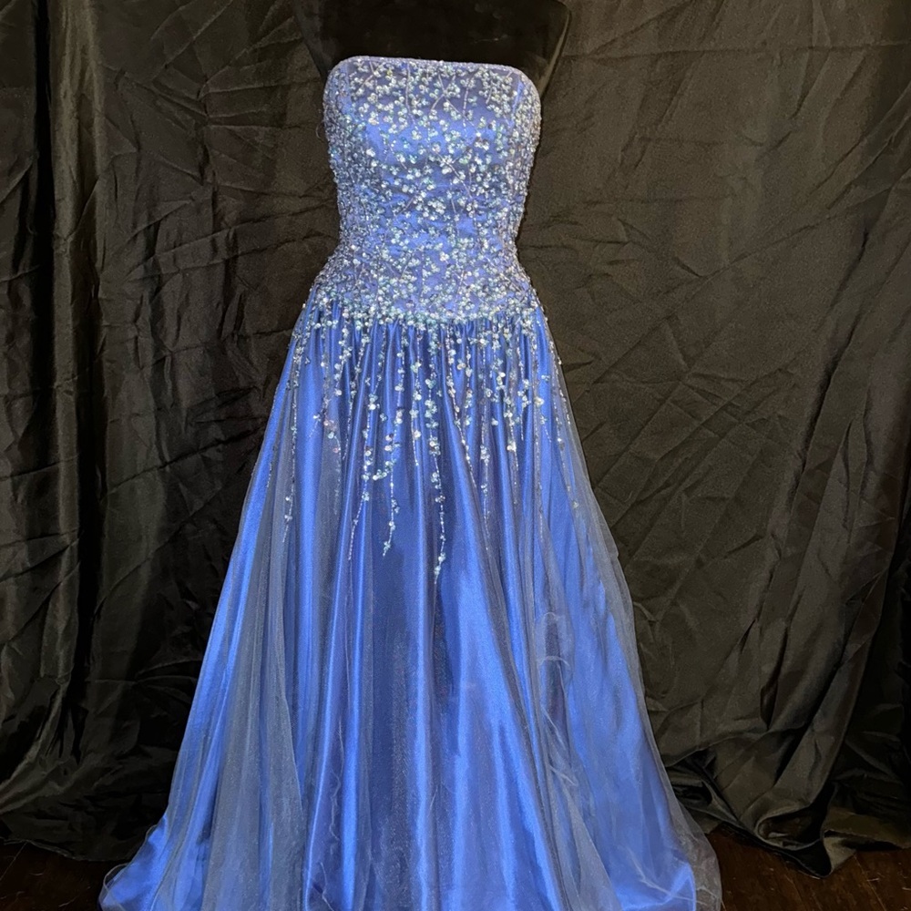 Elegant Blue Strapless Evening Gown